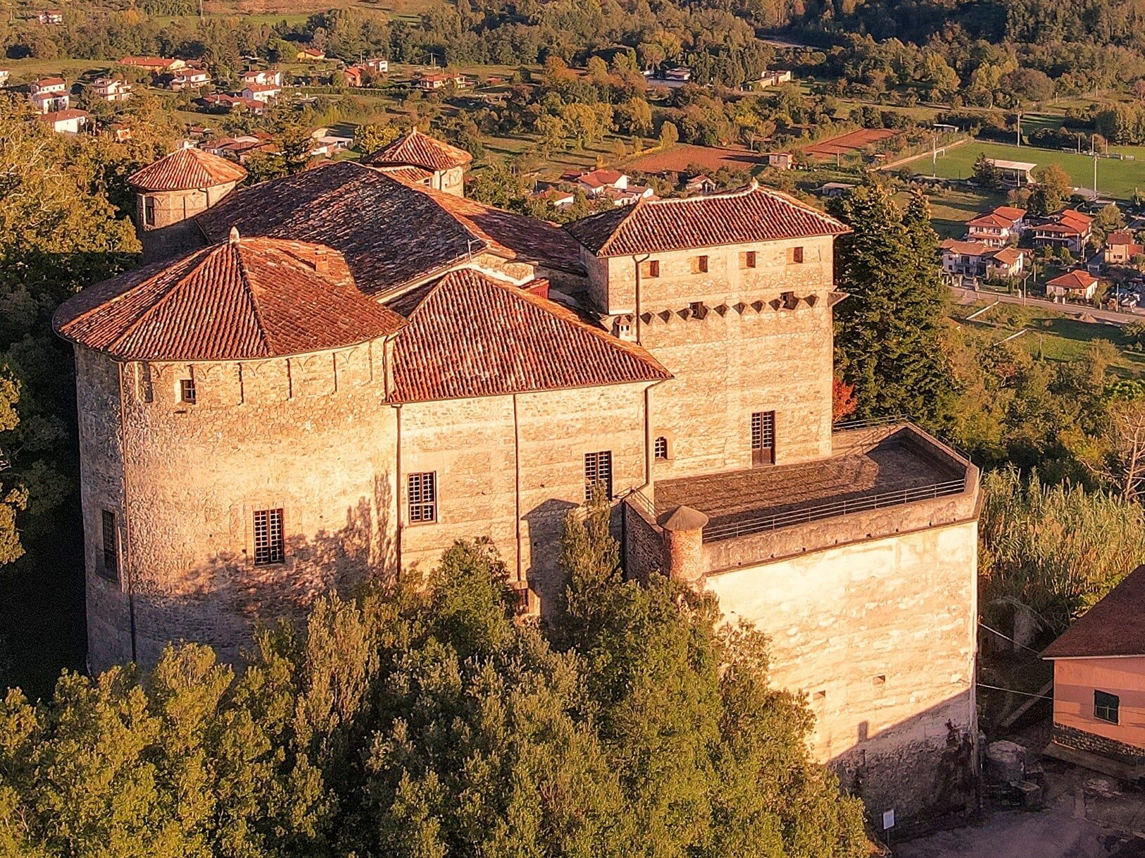 Castello di Monti, veduta aerea