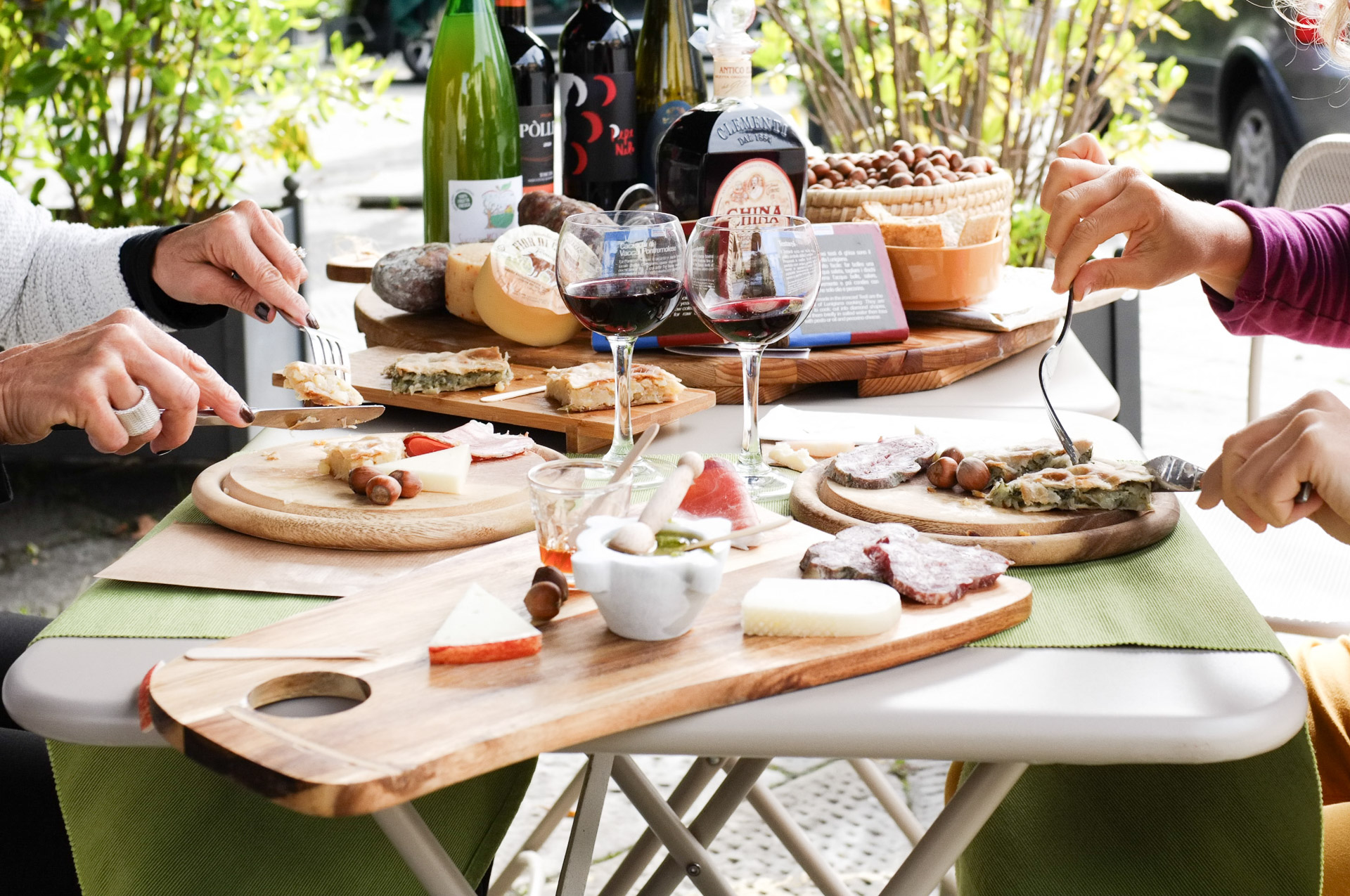 banchetto con prodotti locali